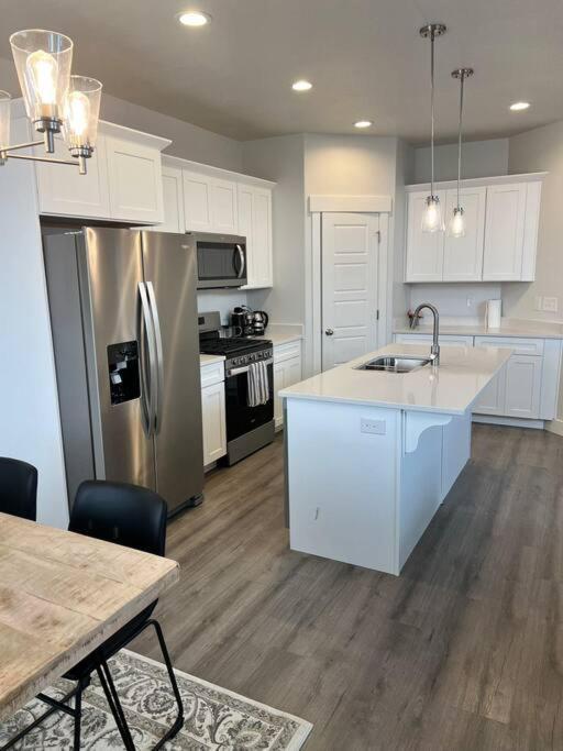 Vila Brand New 3-Beds Stylish Entire House At Lehi Exteriér fotografie