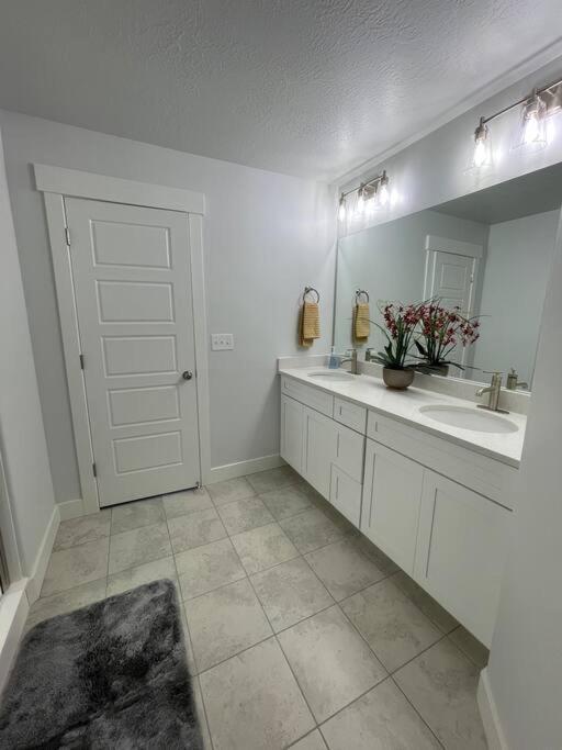 Vila Brand New 3-Beds Stylish Entire House At Lehi Exteriér fotografie