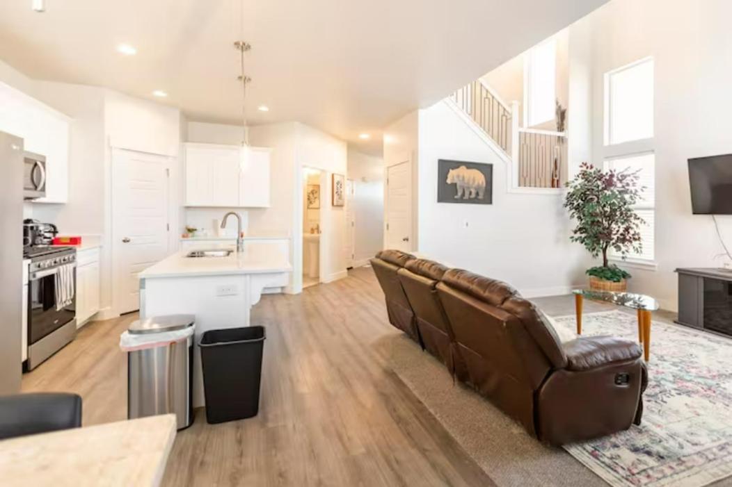 Vila Brand New 3-Beds Stylish Entire House At Lehi Exteriér fotografie